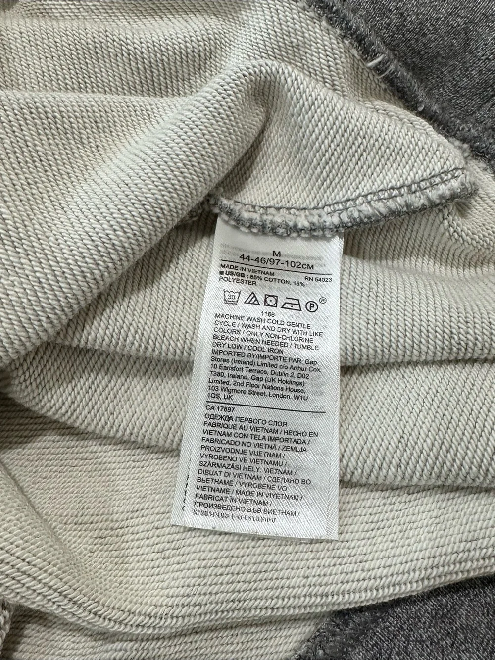 Banana Republic Men’s Gray Crewneck Sweatshirt